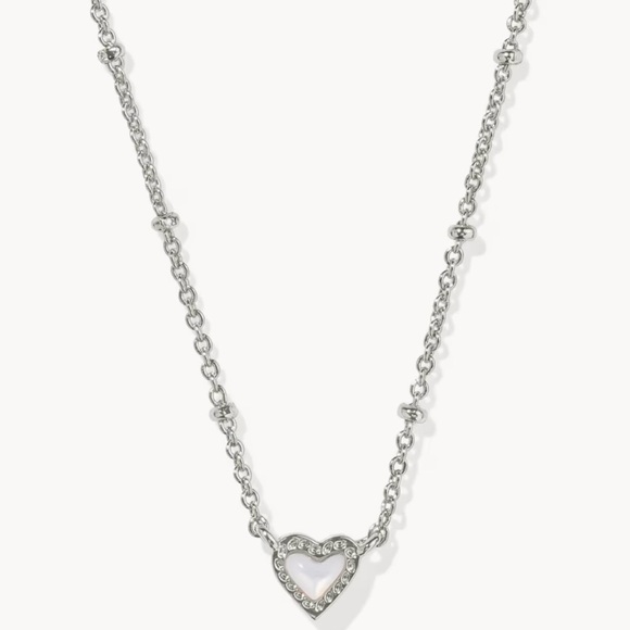 Kendra Scott Jewelry - NWT Kendra Scott Mini Ari Heart Satellite Pendant Necklace in Mother of Pearl